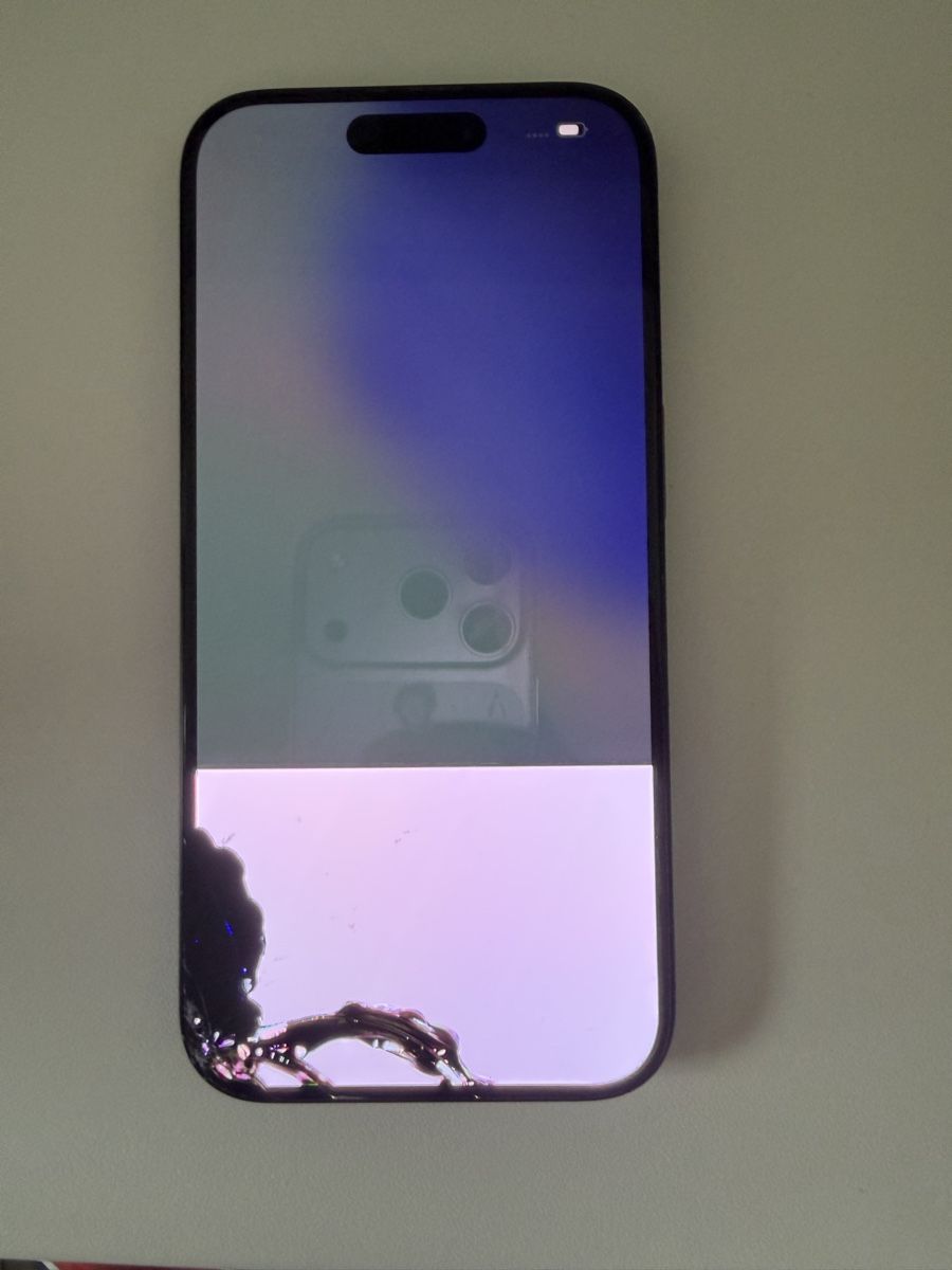 Apple Handys / Smartphones: iPhone 15 Pro defekt – Defekt aus Zürich von zrh1