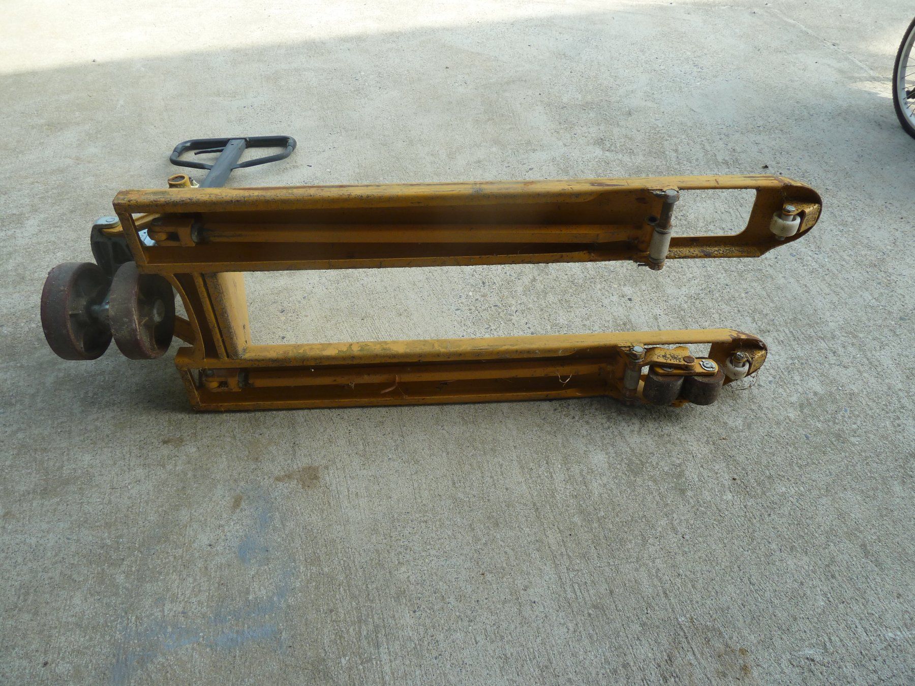 Carrelli elevatori e a forche: 2 transpalettes – Difettoso da Russy venduto da Guenefle 3