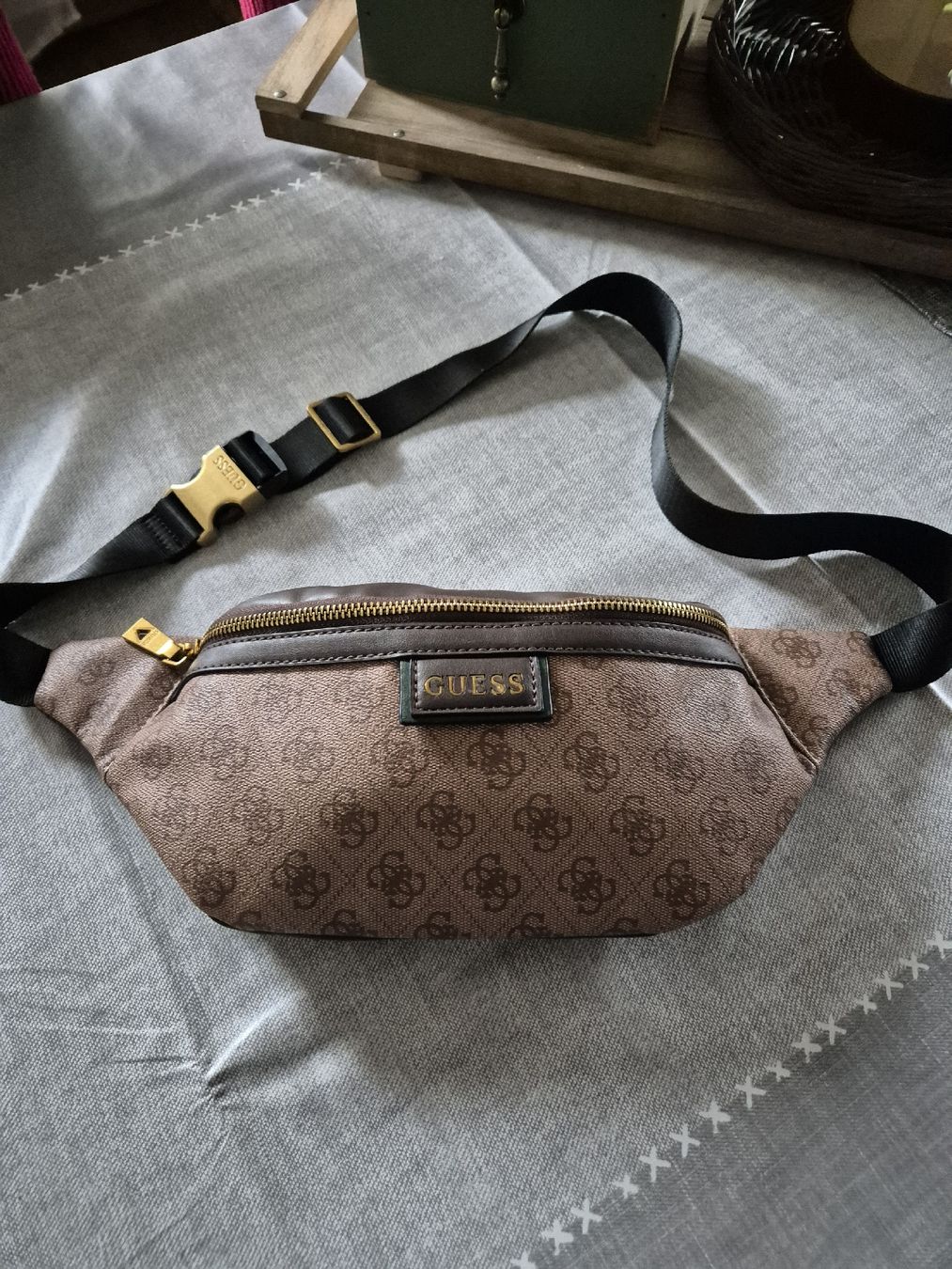Guess Borse: GUESS Bauchtasche – Usato da Schaffhausen venduto da monikaD010203