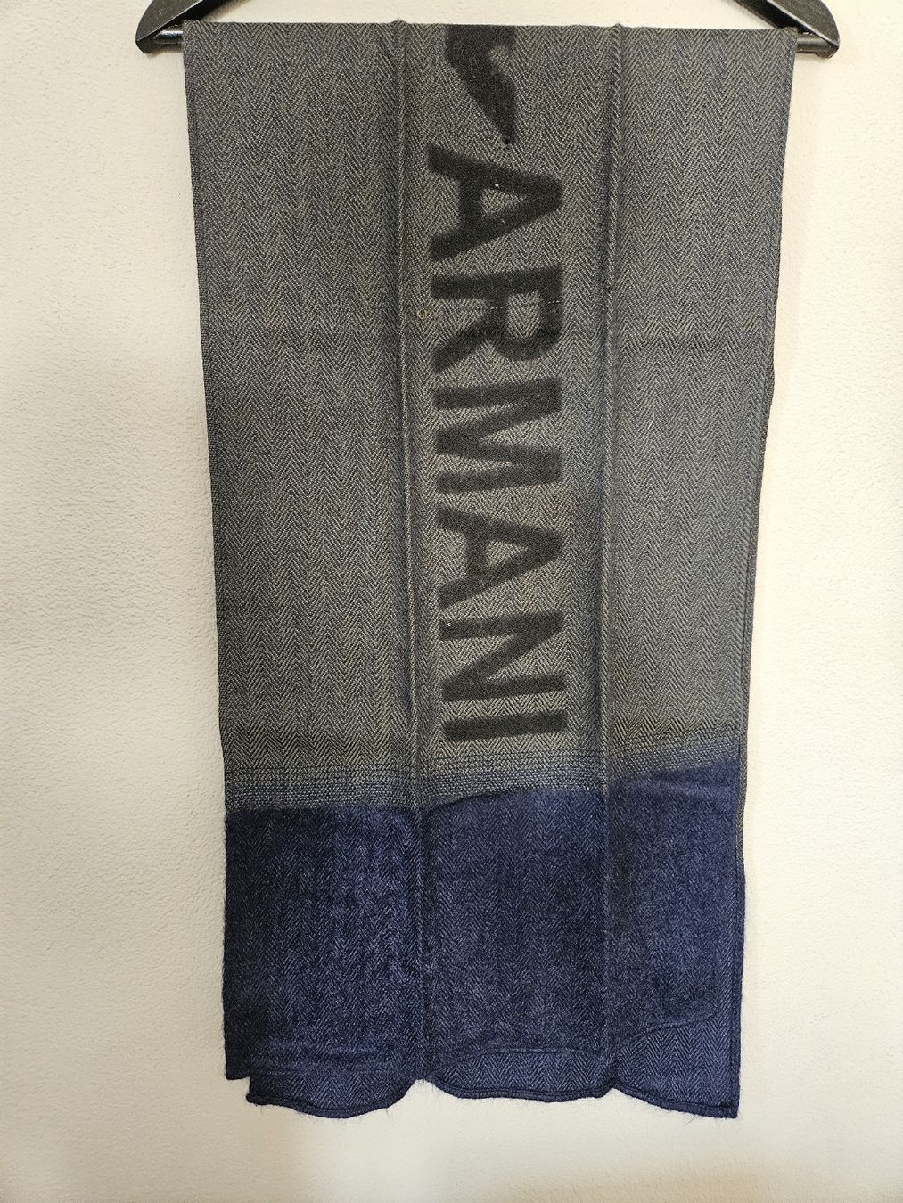 Armani Sciarpe: Emporio Armani Schal  – Usato da Eschenbach SG venduto da MarThu 1
