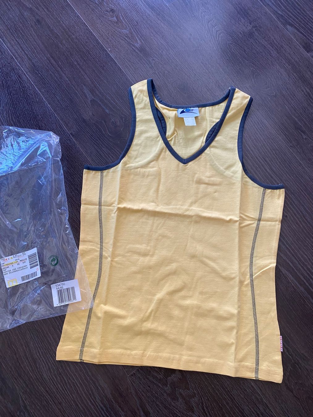Top: Top sport NEUF 44 – Nuovo e nell'imballaggio originale da Chermignon-Bas venduto da mioumiou34
