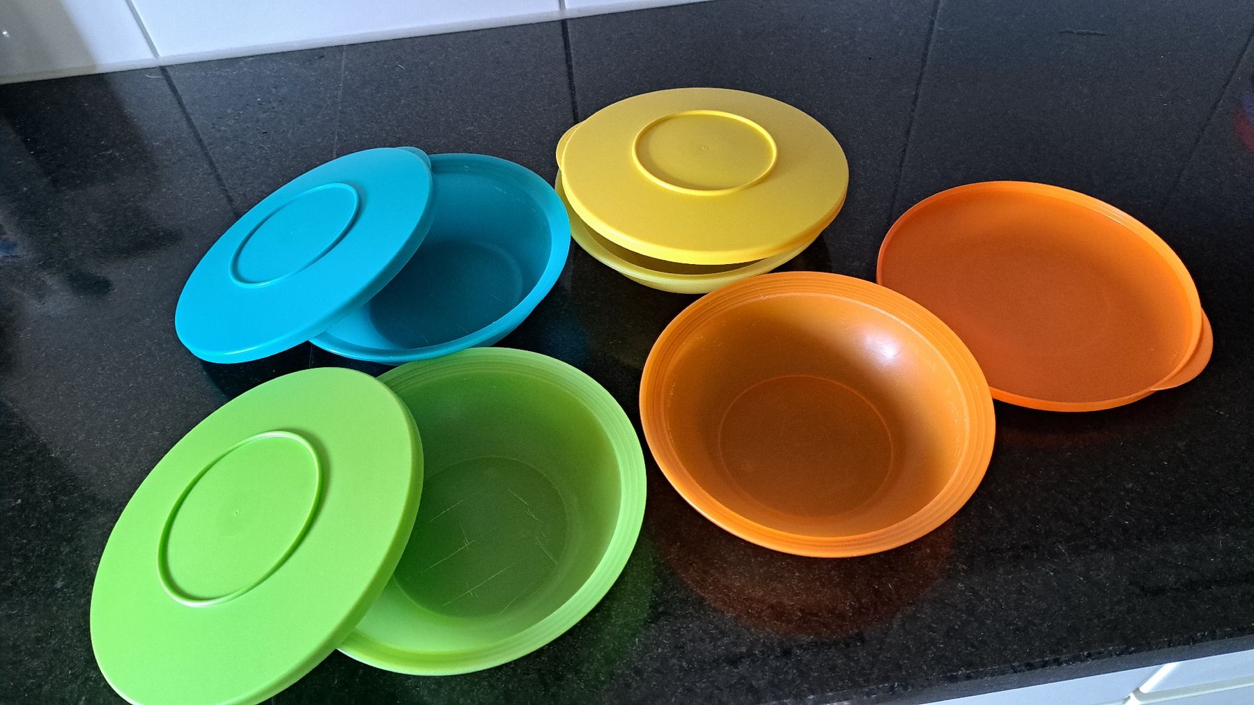 Tupperware Contenitori & Simili: Diverse Tupperware mit Deckel – Usato da Allschwil venduto da Sternenhimmel28 3