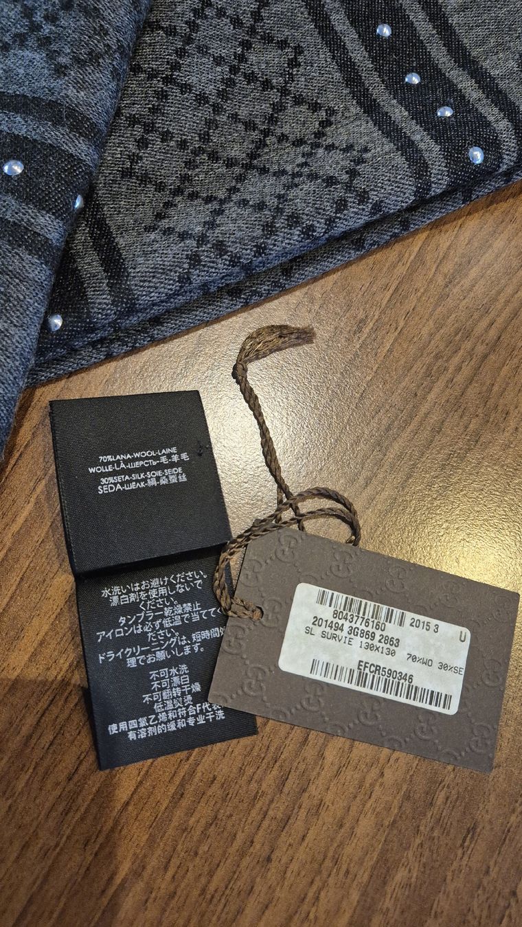 Gucci Foulard & Sciarpe: Gucci Tuch mit Studs – Usato da Oberentfelden venduto da Principessa75 4