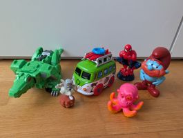 Verschiedene Spielzeuge: Transformer, Schlumpf u.a. 