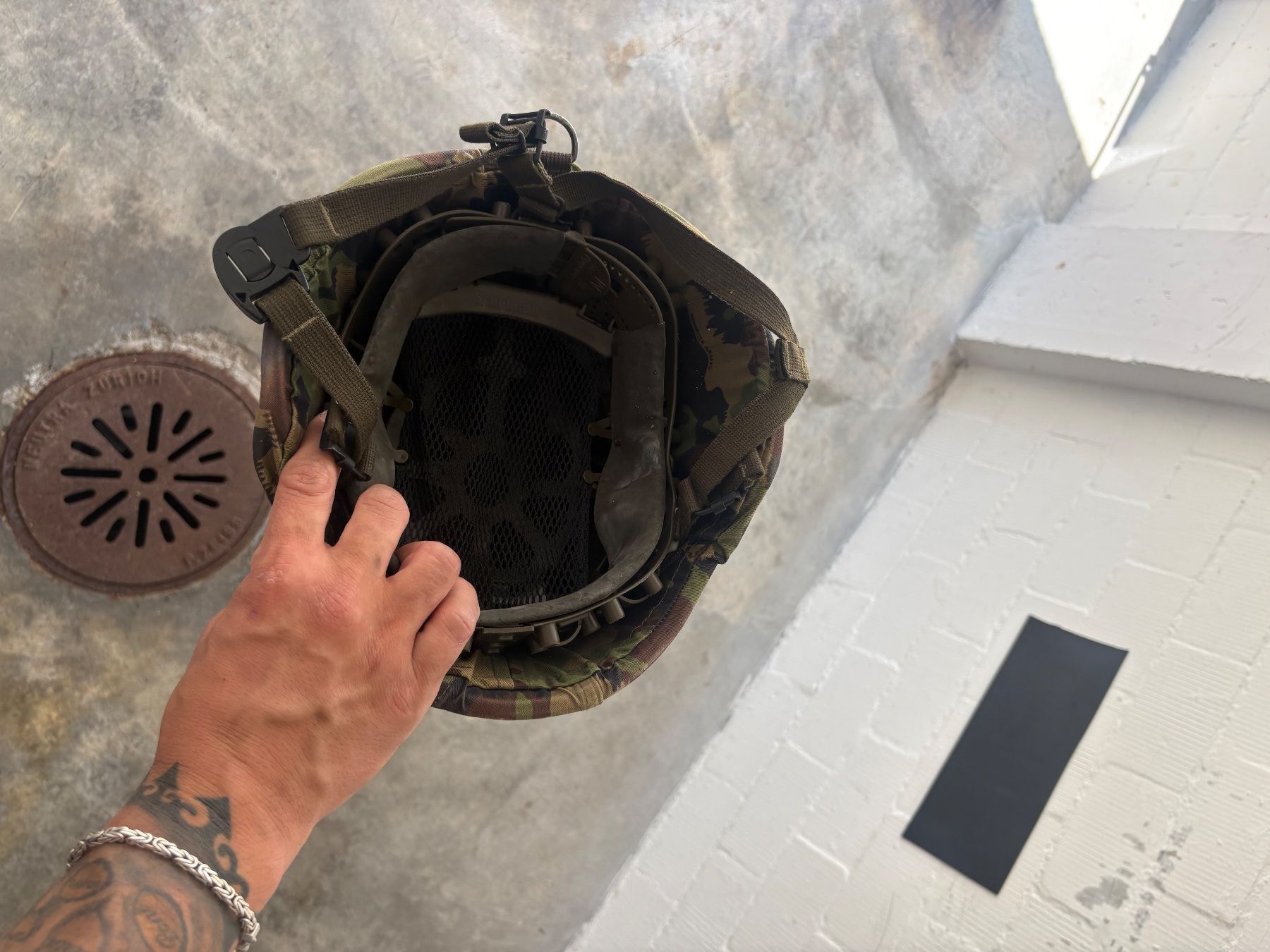 Schweizer Armee Uniformi & Effetti personali: Militär Helm – Usato da Affoltern am Albis venduto da AEC01 1