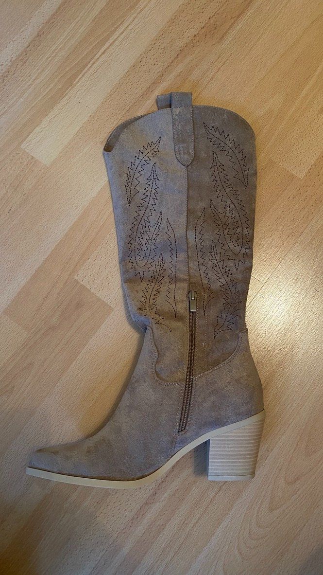 Scarpe da donna: Damen Cowboy Boots, neu Grösse 39 – Usato da Wettswil venduto da Susannecarla 1