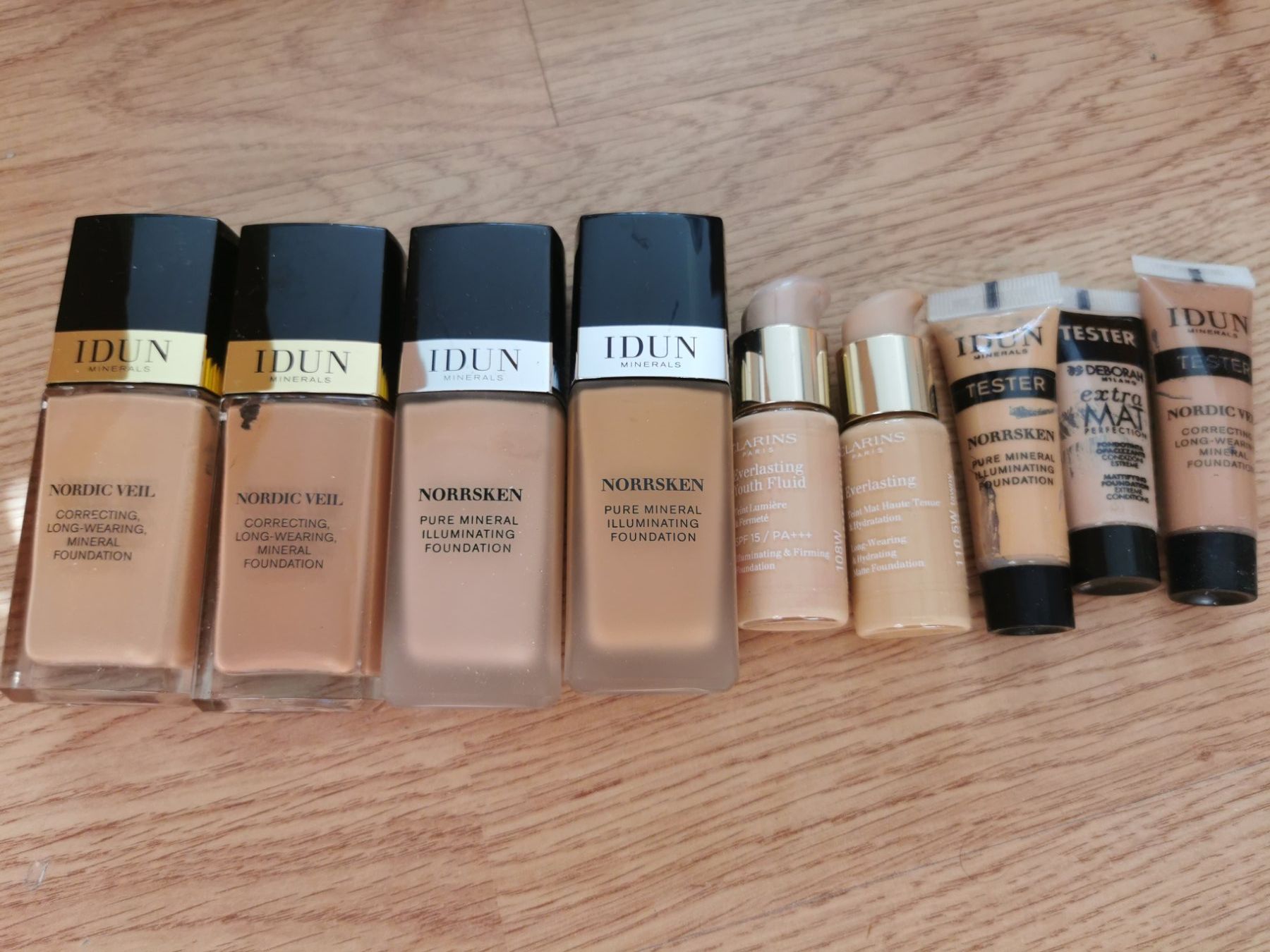 Make-up: 6 Hochwertige Foundation-Cremes – Usato da Schlieren venduto da vla_9m75