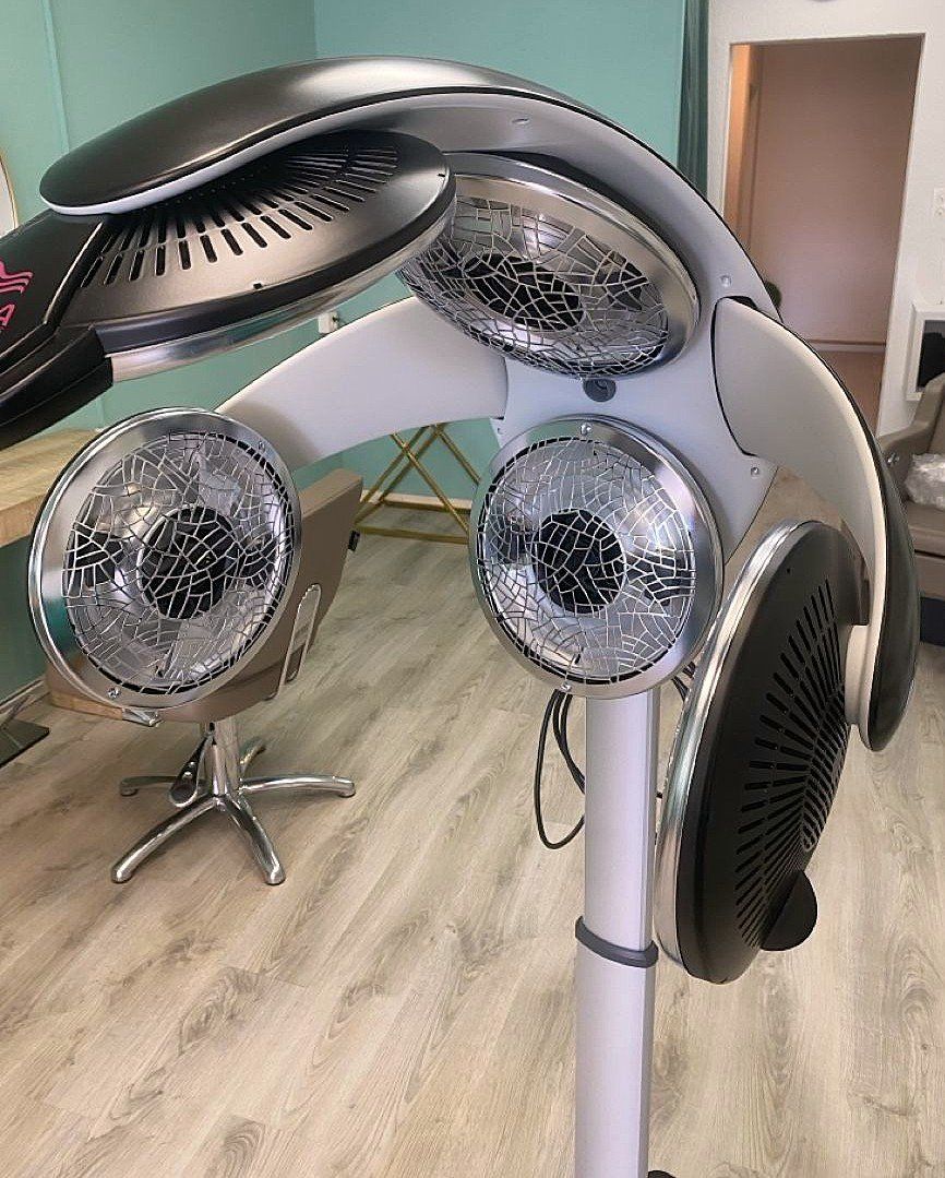 Wella Autres soins des cheveux: WP CLIMAZON2 WELLA schwarz auf Stativ – D'occasion à Zürich par rid_2trw 1