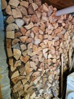 2 Ster 30-cm-Buchenholz und Hartholzbriquettes zu verkaufen.