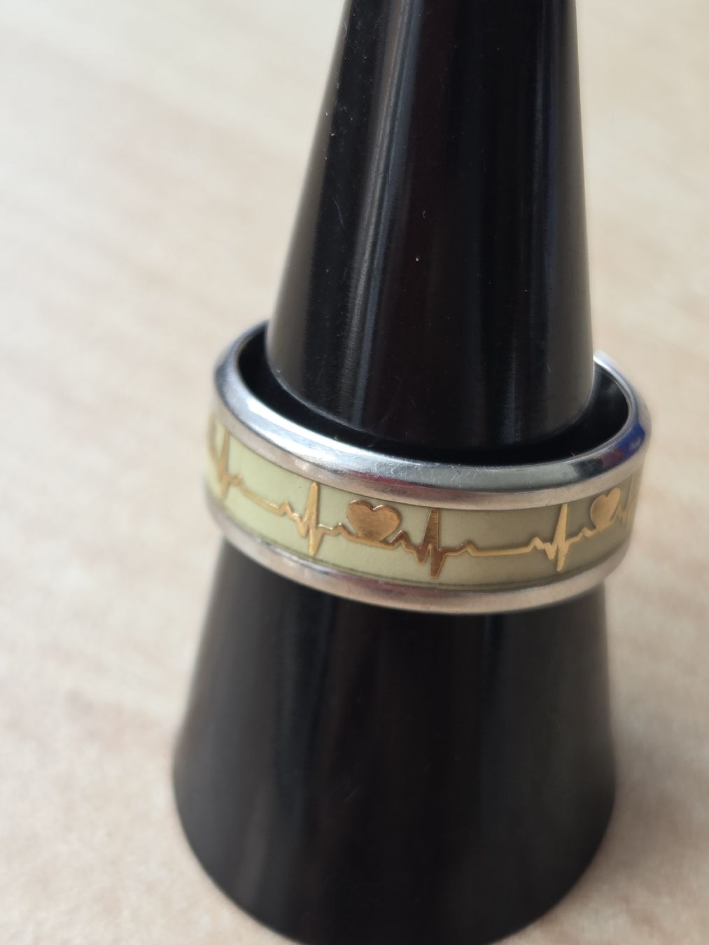 Anelli: Modeschmuck Herzschlag Ring Gr.21/61 – Usato da Winterthur venduto da katzen07