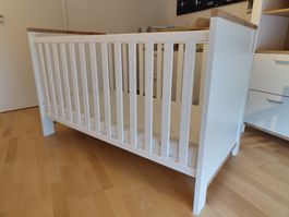 letzte Chance! Gitterbett mit ganzer Ausrüstung
