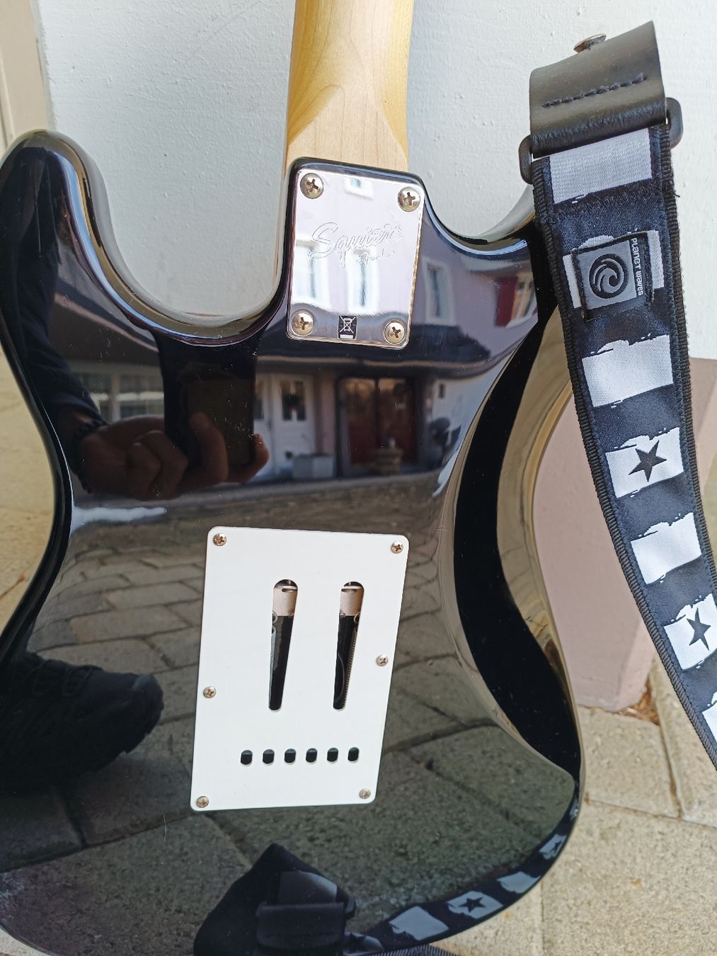 Squier Strumenti musicali: Squier Stratocaster E-Gitarre + Zubehör und Tasche – Usato da Bennau venduto da lbe_55rw 6