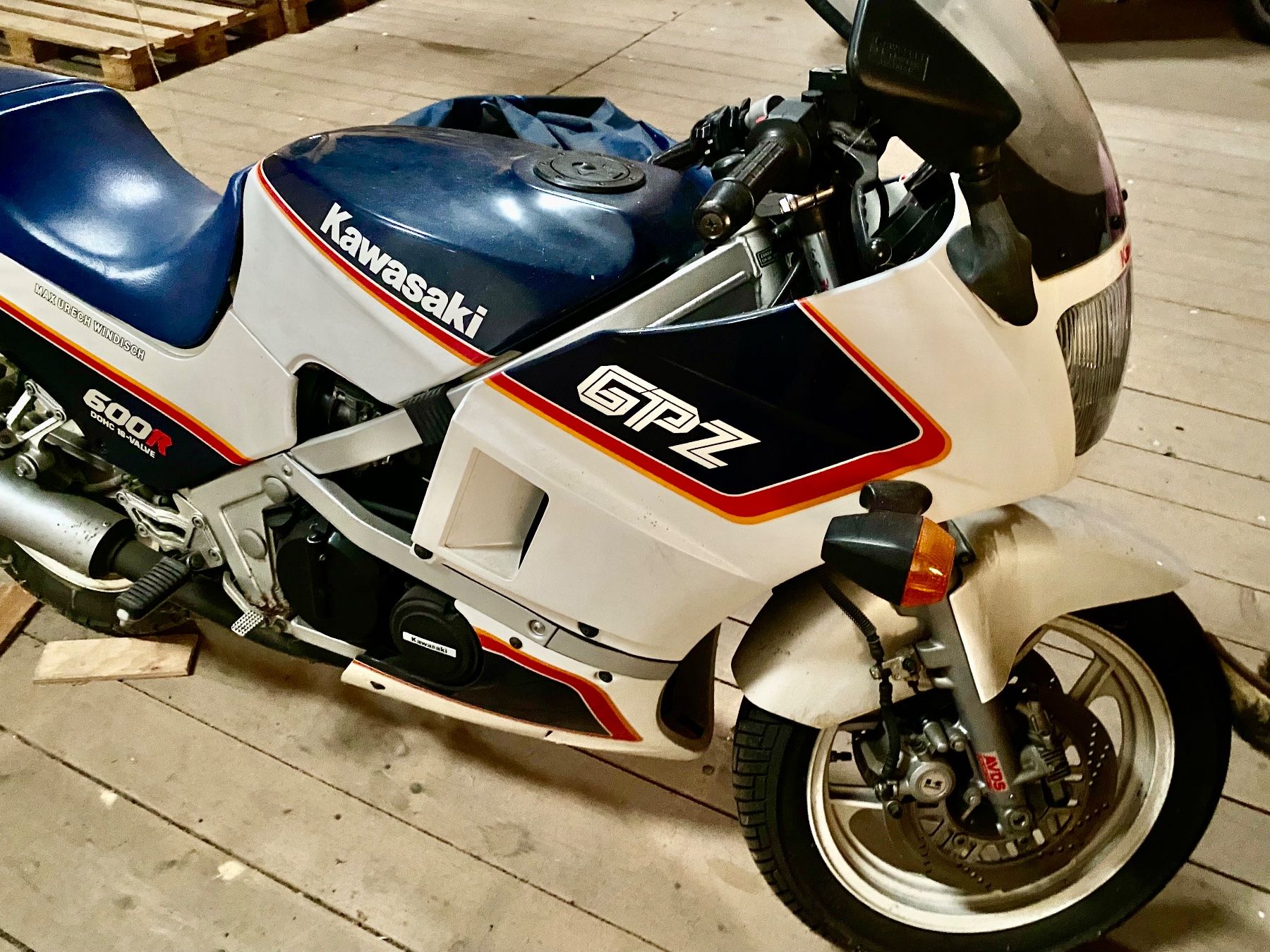 Kawasaki Strasse: Scheunenfund Kawasaki GPZ 600 R – Gebraucht aus Auenstein von guzischmid 3