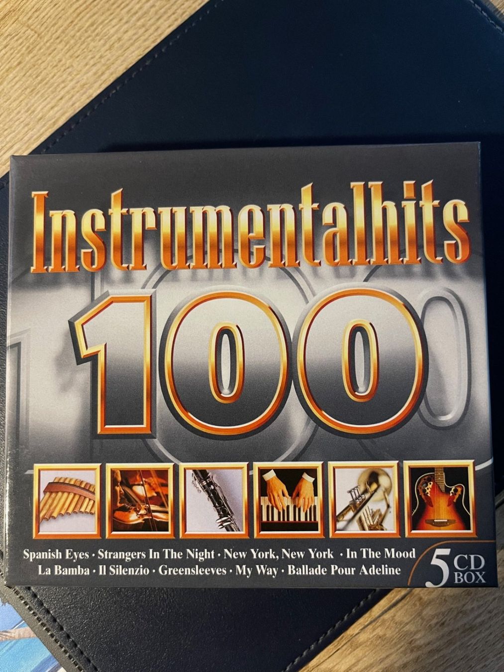 CDs: 5 CD Box - 100 Hits Instrumentaux 🎶 – Gebraucht aus Versoix von Jolicoeur71