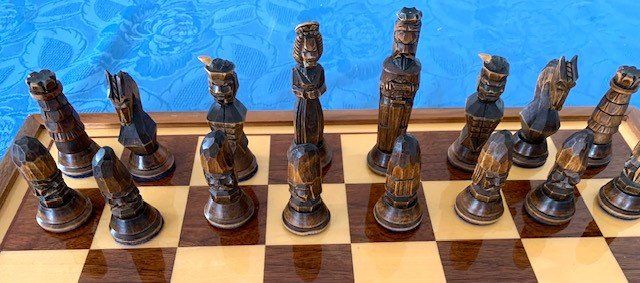 Giochi: Schach, handgeschnitzt aus Lindenholz – Usato da Kaiserstuhl AG venduto da Lob 1
