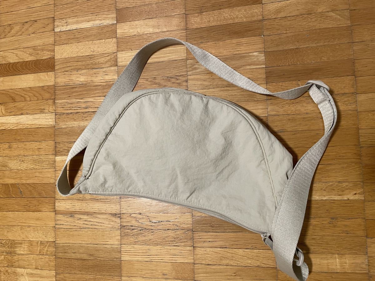 Uniqlo Sacs: Uniqlo Round Mini Shoulder Bag Beige – Neuf (Voir description) à Neuchatel par shi_9fzw