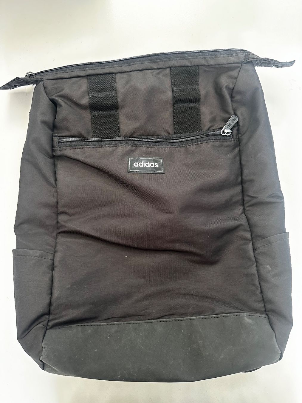 Adidas Rucksäcke: Rucksack Adidas schwarz gut erhalten – Gebraucht aus Haldenstein von enie123