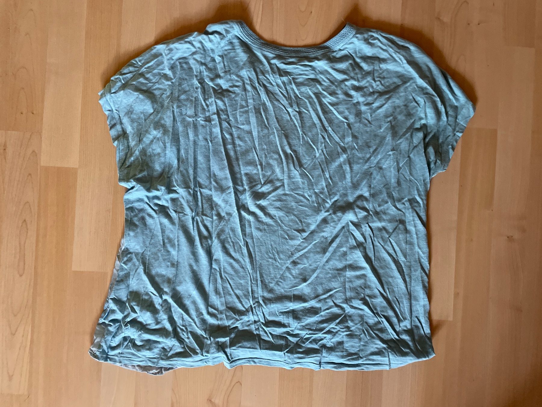 T-shirt: Shirt grün mit Pailletten – Usato da Münsingen venduto da Ckolibri 1
