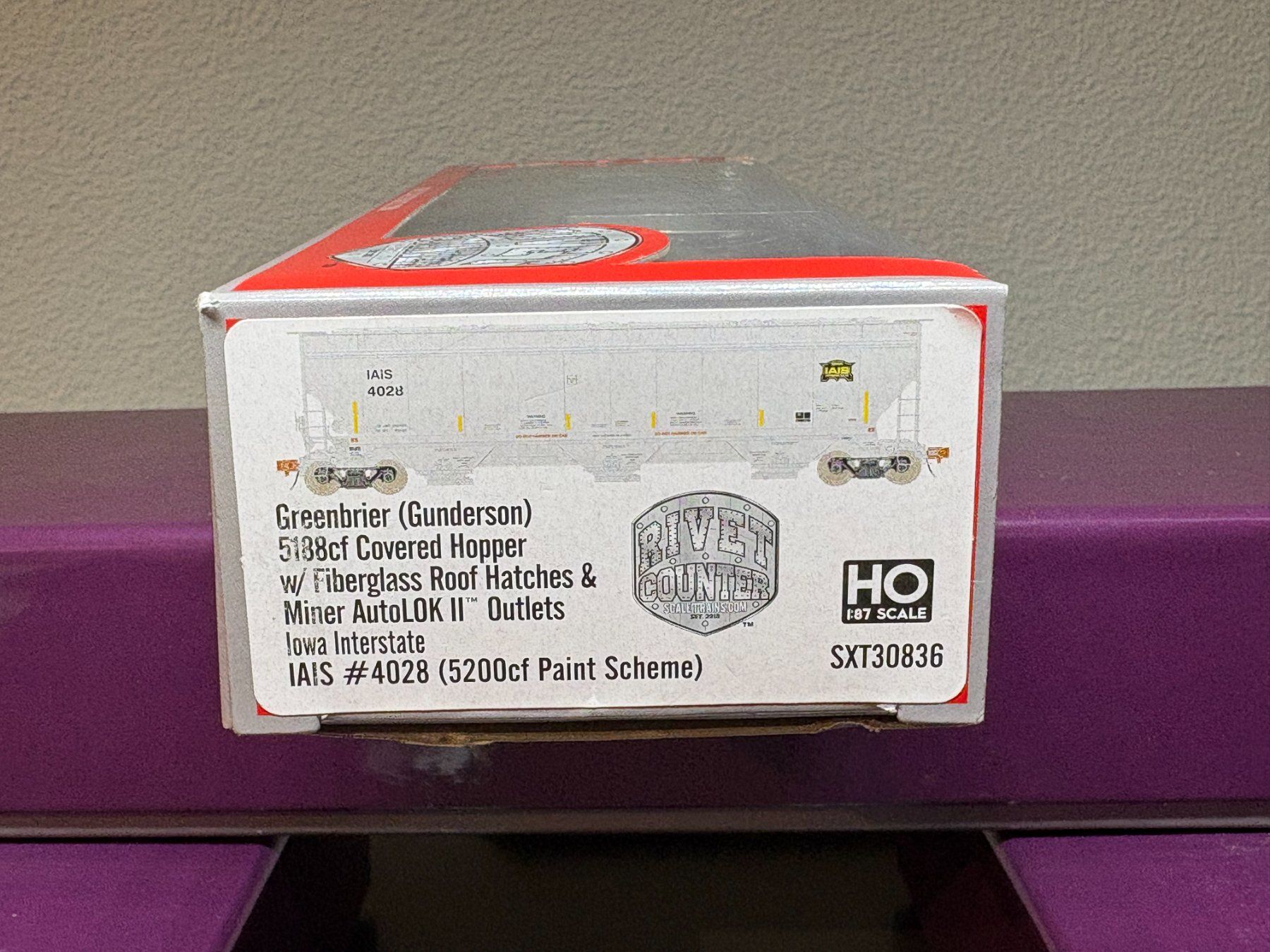 Modellini di ferrovie: Scaletrains rivetcounter IAIS covered hopper mit Weathering – Nuovo (secondo la descrizione) da Cham venduto da scamps01 1