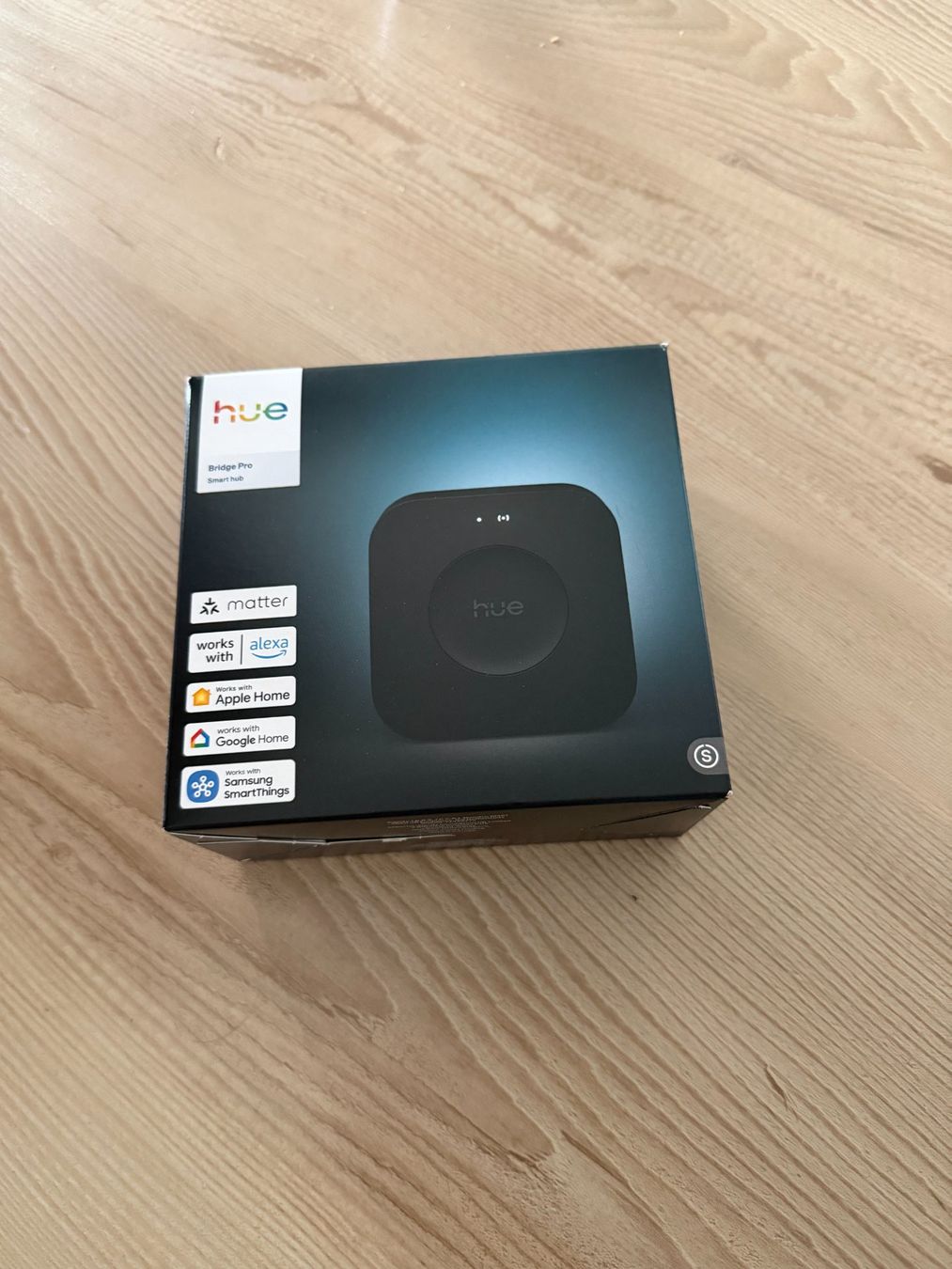 Philips Hub & Switch: Philips Hue Bridge Pro (v3) black Smart Hub – Nuovo e nell'imballaggio originale da Flawil venduto da oie_123_b