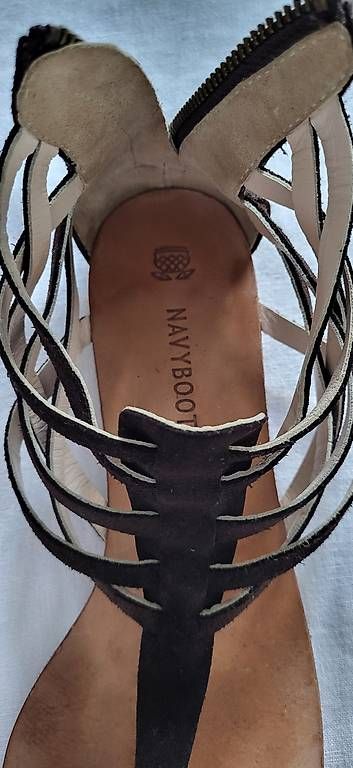 Scarpe da donna: NAVYBOOT Leder-Sandalen  38 – Usato da Zizers venduto da Roosi1 3