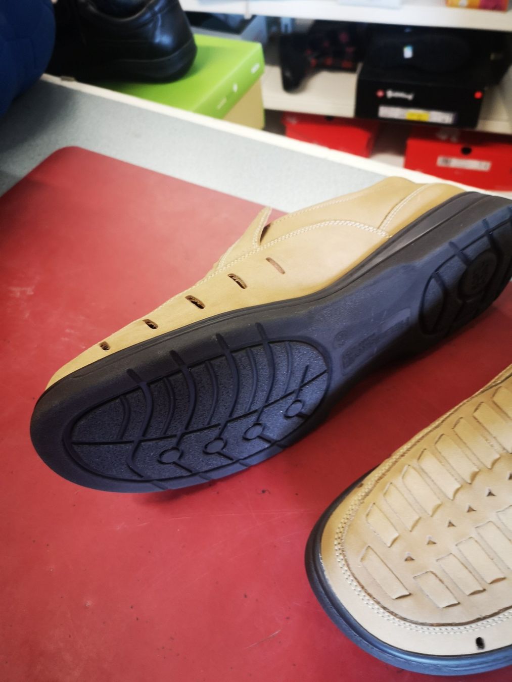 Helvesko Herrenschuhe: Helvesko – Neu und originalverpackt aus Möhlin von Highwaytom 1