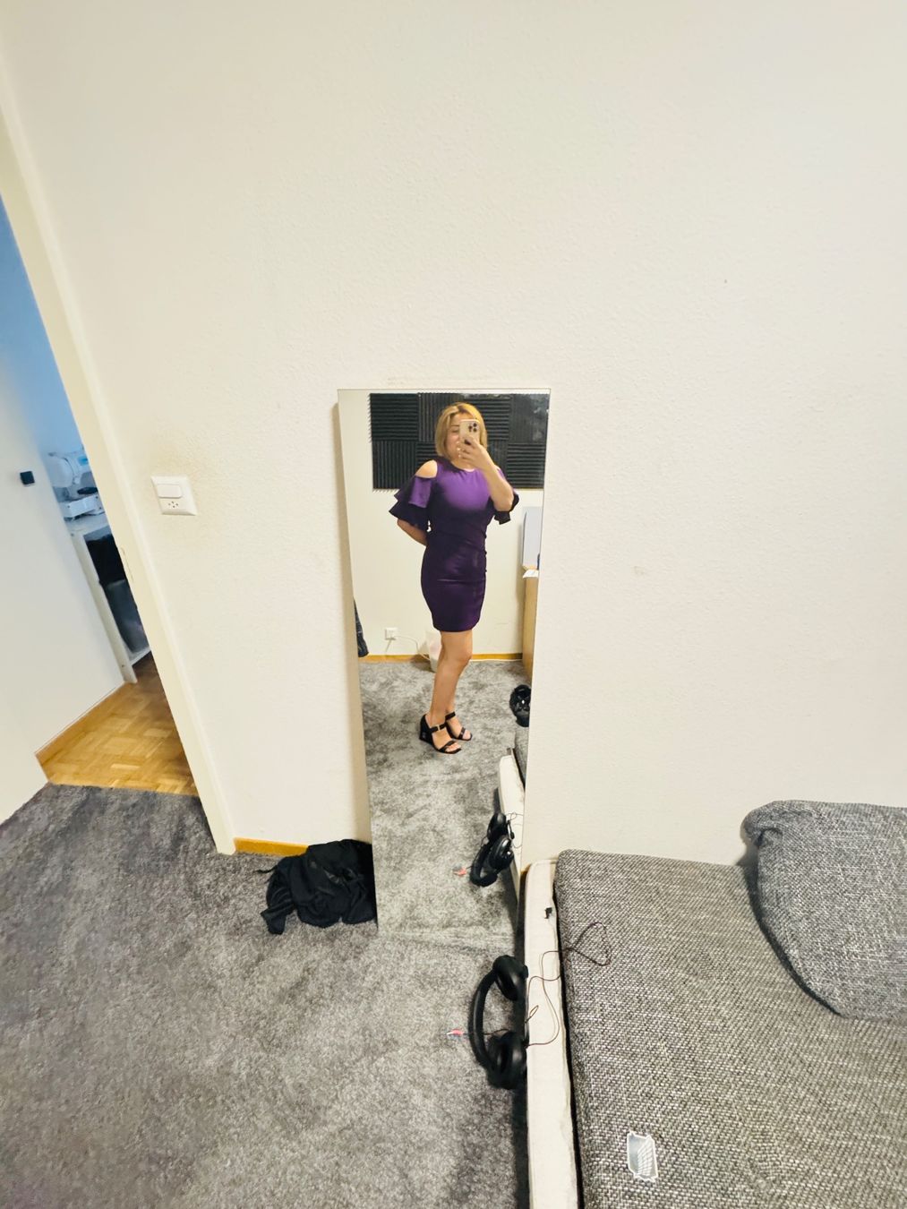 Vestiti: Robe violette élégante avec épaules dénudées – Nuovo (secondo la descrizione) da Avry-sur-Matran venduto da Anarda 2