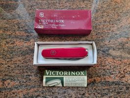 Victorinox Offiziersmesser Rot, neuwertig in Originalverp...