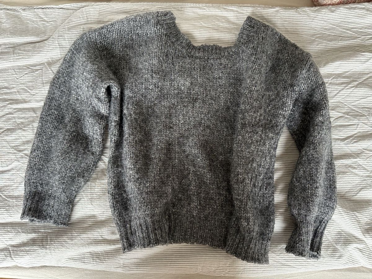 Pulls & Sweat-shirts: Grauer Strickpullover, Grösse M – D'occasion à Basel par Val_8xhs