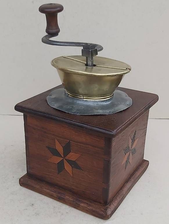 Macchine per caffè & Macchine per espresso: Uralte Nussbaum Kaffeemühle mit Sternen um 1880 – Usato da Frasnacht venduto da Carawill 2