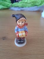 Goebel Figur Junge mit Geschenk Millennium 2000