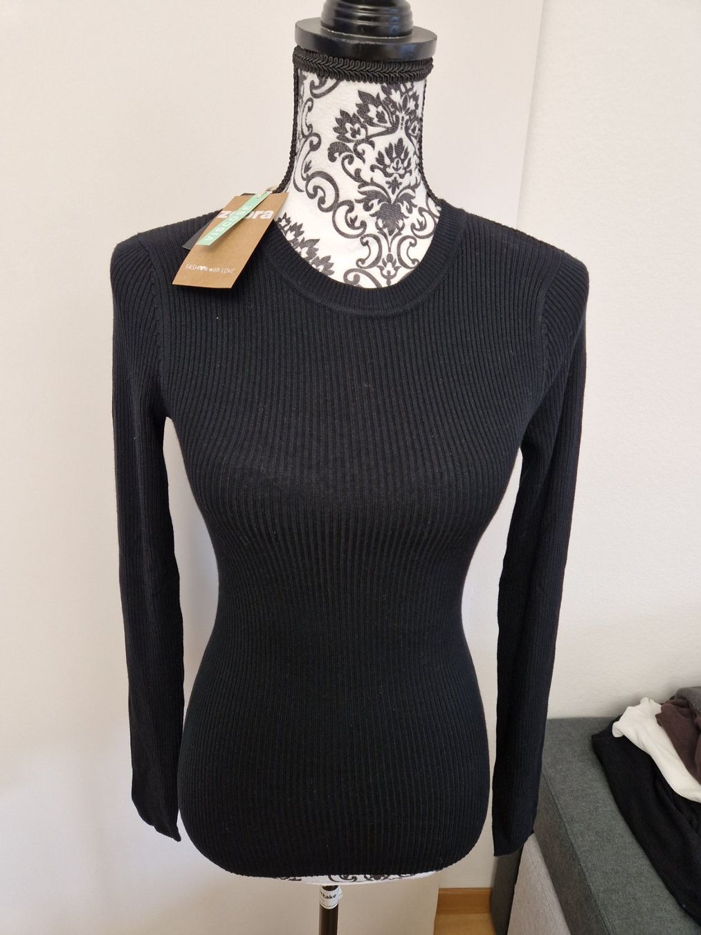 Zebra Pullover & Sweatshirts: 2 x Schwarze Damenpullover mit Cut-Out Gr. XS Neu! – Neu und originalverpackt aus Glattbrugg von mas_75t2 2