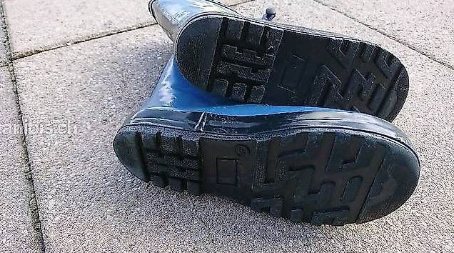 Chaussures garçon: Botte caoutchouc garçons T 32 – D'occasion à Ste-Croix par tougaz 1