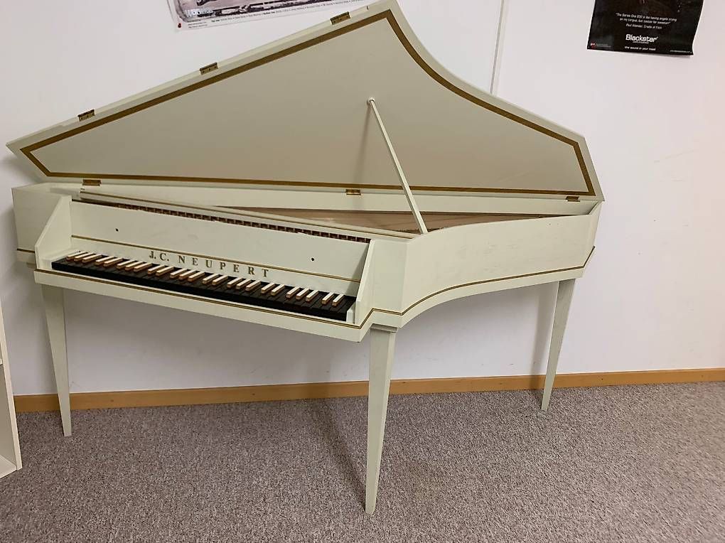 Strumenti musicali: Spinett J.C. Neupert – Usato da Embrach venduto da CarlosTF 1