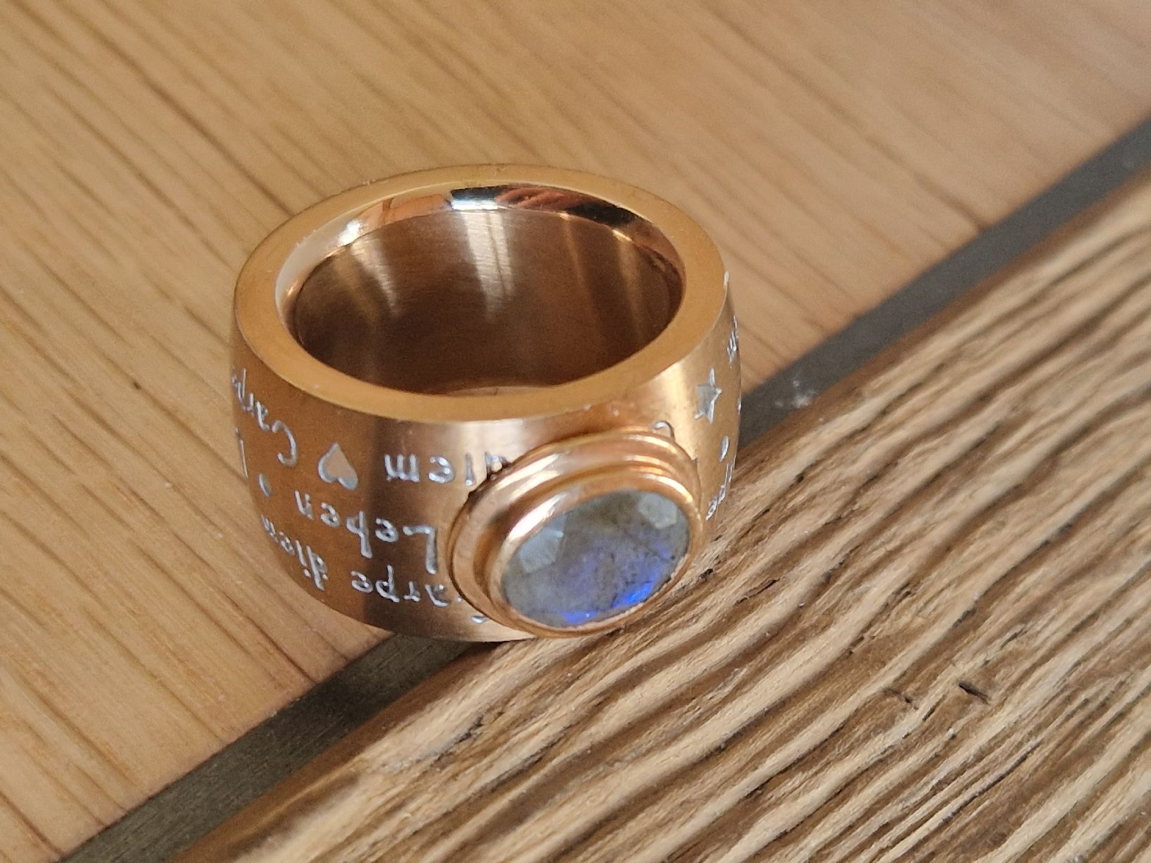 Olga Ribler Ringe: Olga Ribler Ring Edelstahl Labradorit – Gebraucht aus Lichtensteig von Cocabana_16