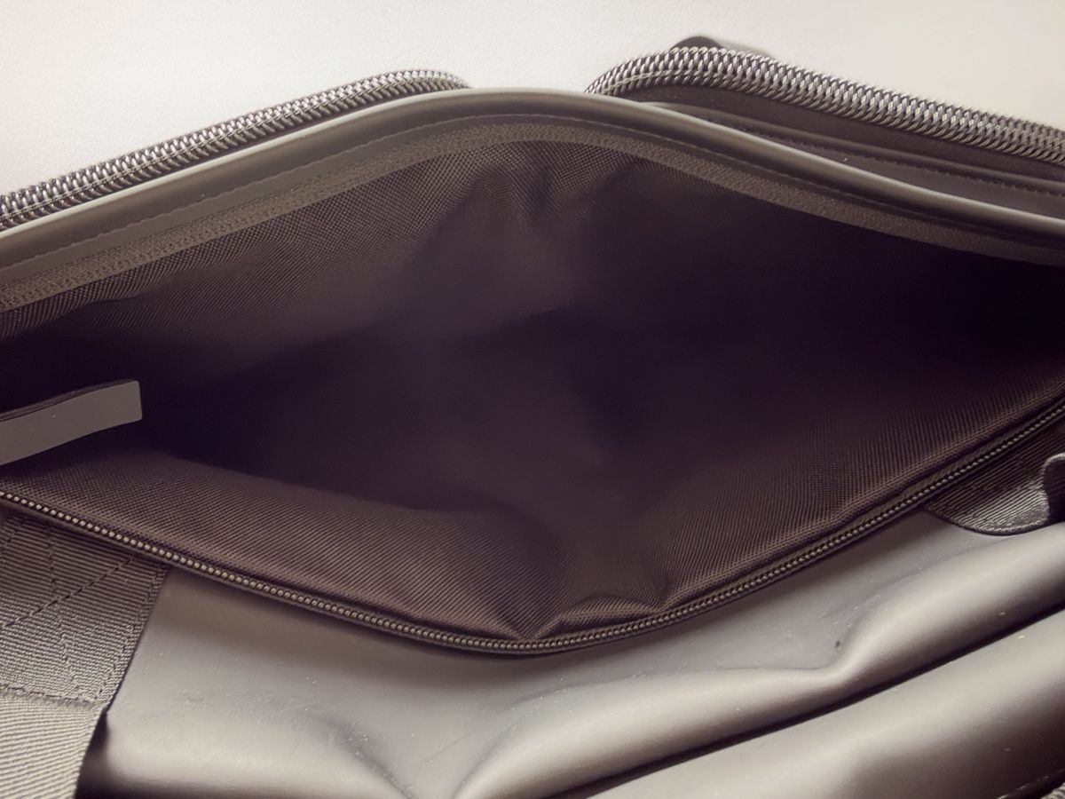 Rains Taschen: Rain Texel Tech Bag Black – Gebraucht aus Basel von coco_roro 4