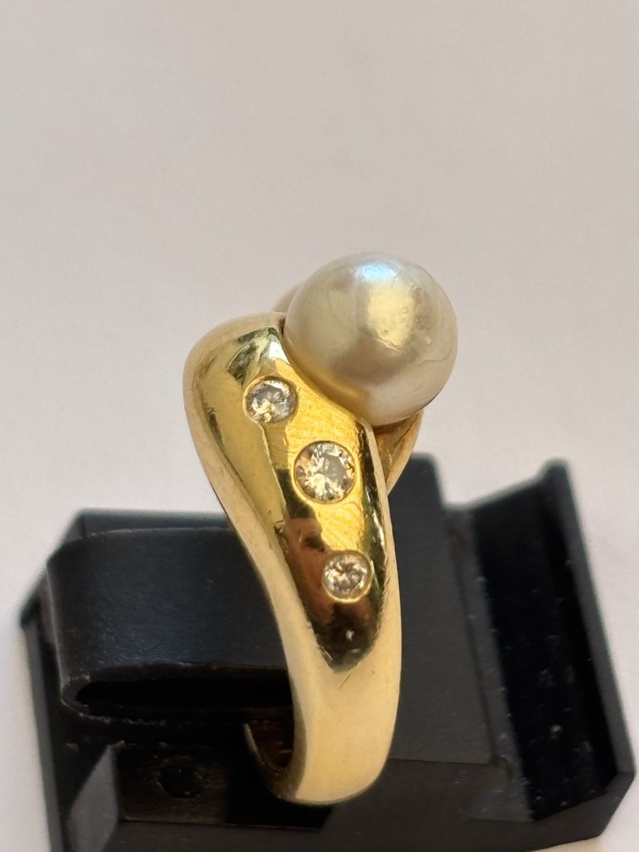 Anelli: Goldring mit Perle und Diamanten 18 Karat – Usato da Langnau am Albis venduto da flusspflege 3