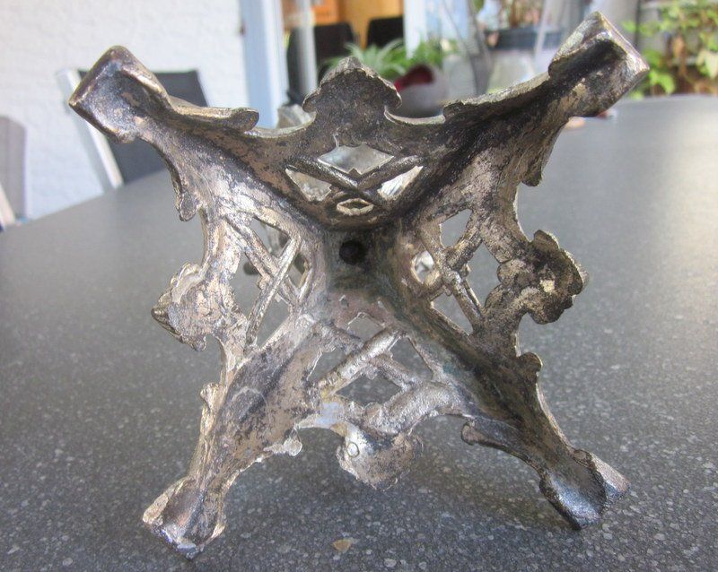 Skulpturen & Statuen: Skulptur, Ständer, Putti auf Kugel messingfarben – Gebraucht aus Bischofszell von raika 7