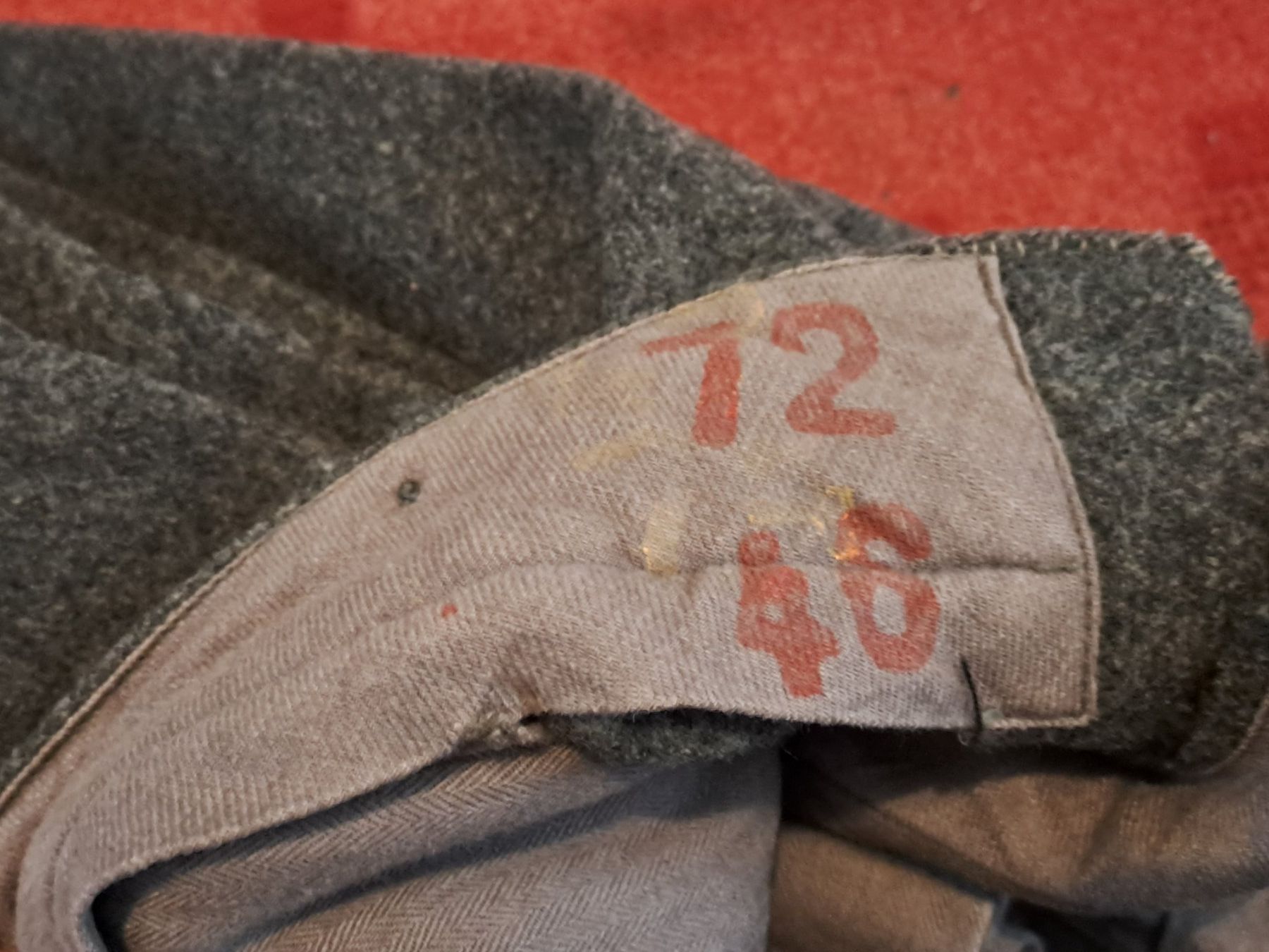 Schweizer Armee Uniformi: Tannige Uniform Hose 2.Weltkrieg,  Gr. 72 / 46 – Usato da St.Gallen venduto da Infanteriewerk 2