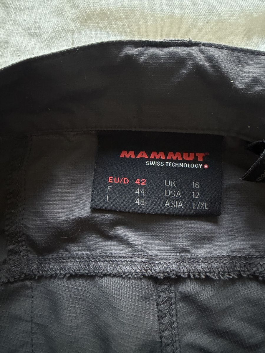 Mammut Pantaloni: Mammut Shorts Grau  – Usato da Zürich venduto da san_y79k 2