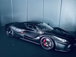Modellauto Burago Ferrari LaFerrari 1/18 schwarz neuwertig