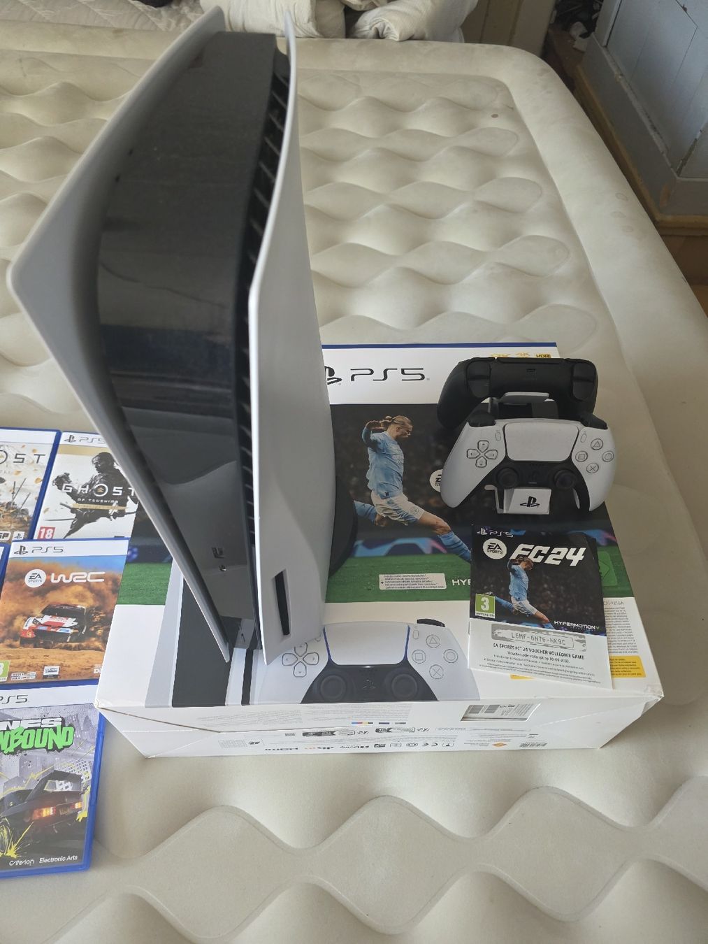 Sony Konsolen: ​PlayStation5(PS5) Disc Edition + 2 Controller + Ladestation – Gebraucht aus Näfels von gaj_kcn9