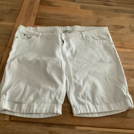 Janina  Damen Shorts Gr. 46
