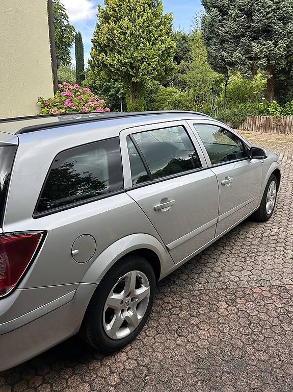 Opel Automobili: Opel Astra Kombi Automatik – Usato da Zumikon venduto da pangst 2