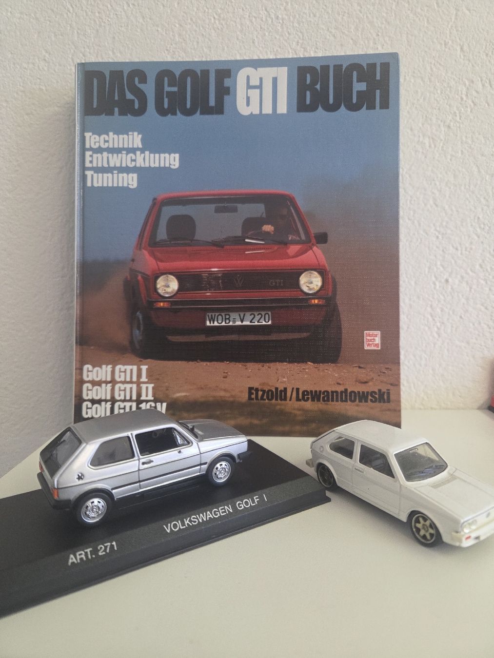 Libri: Das Golf GTI Buch & 2 Modellauto – Usato da Hittnau venduto da Minitwo146