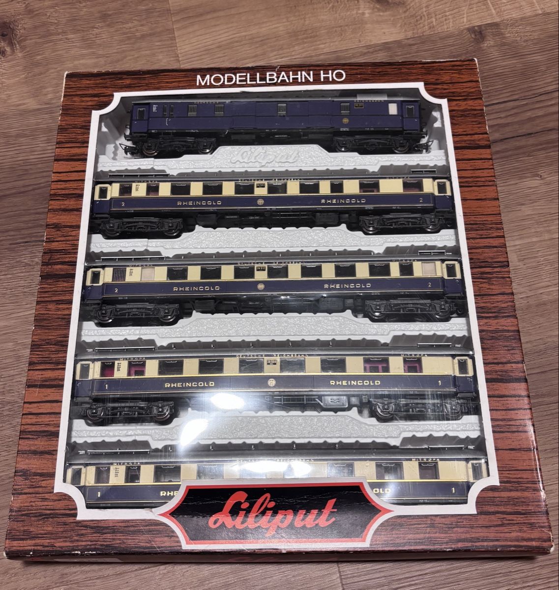 Liliput Modellini di ferrovie: LILIPUT Rheingold Wagenset – Usato da Lungern venduto da Tim_pr7p
