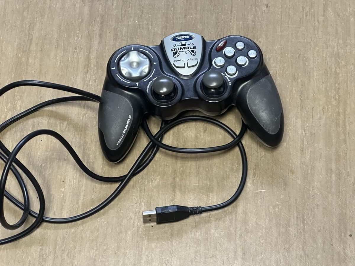 Controller: Controller Saitek Rumble PC USB - Usato, testato! – Usato da Novazzano venduto da my_market_place97