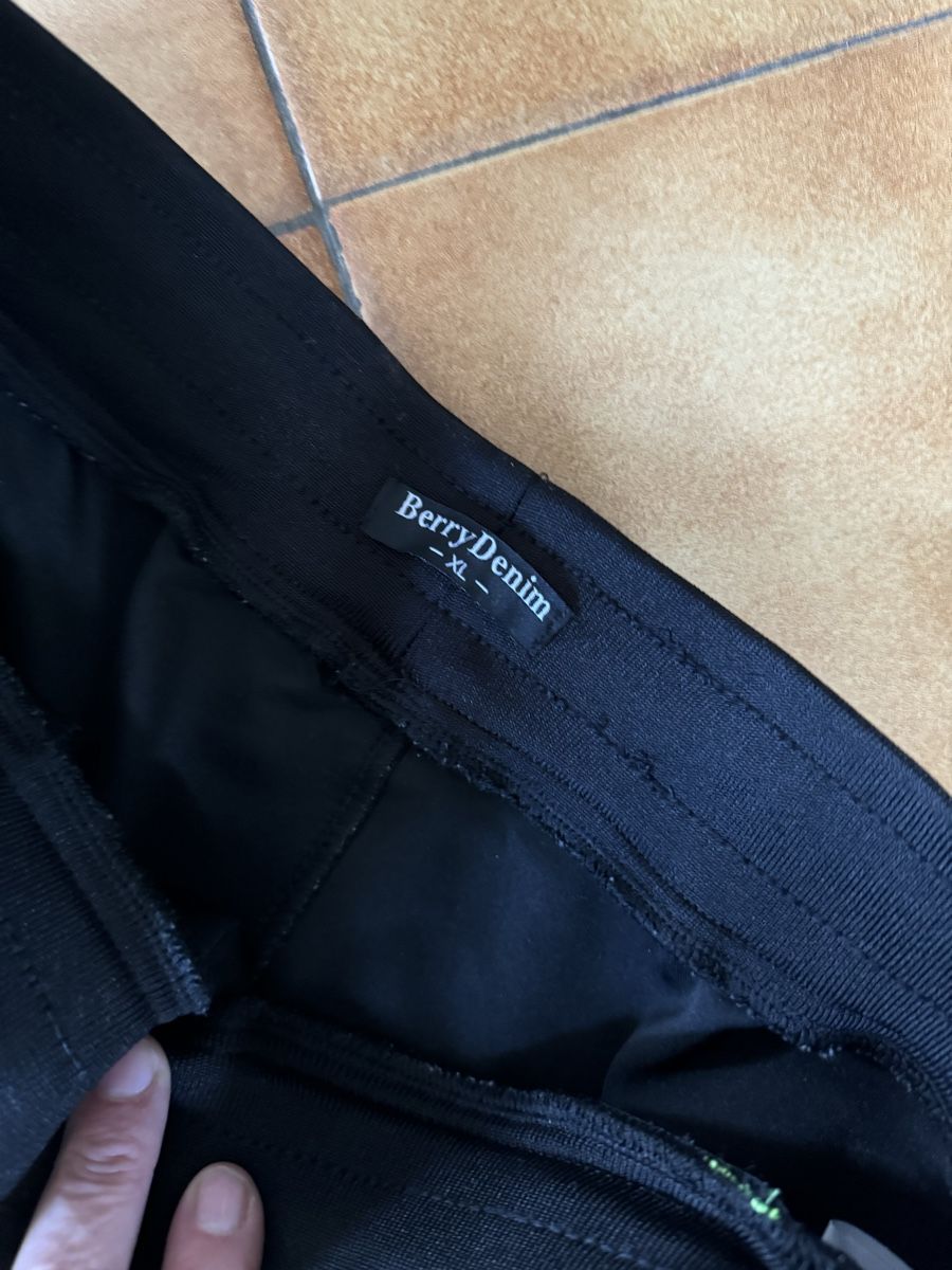 Pantaloni: Pantalon jogging icon noir/jaune XL – Usato da Veyrier venduto da kimedovapa 3
