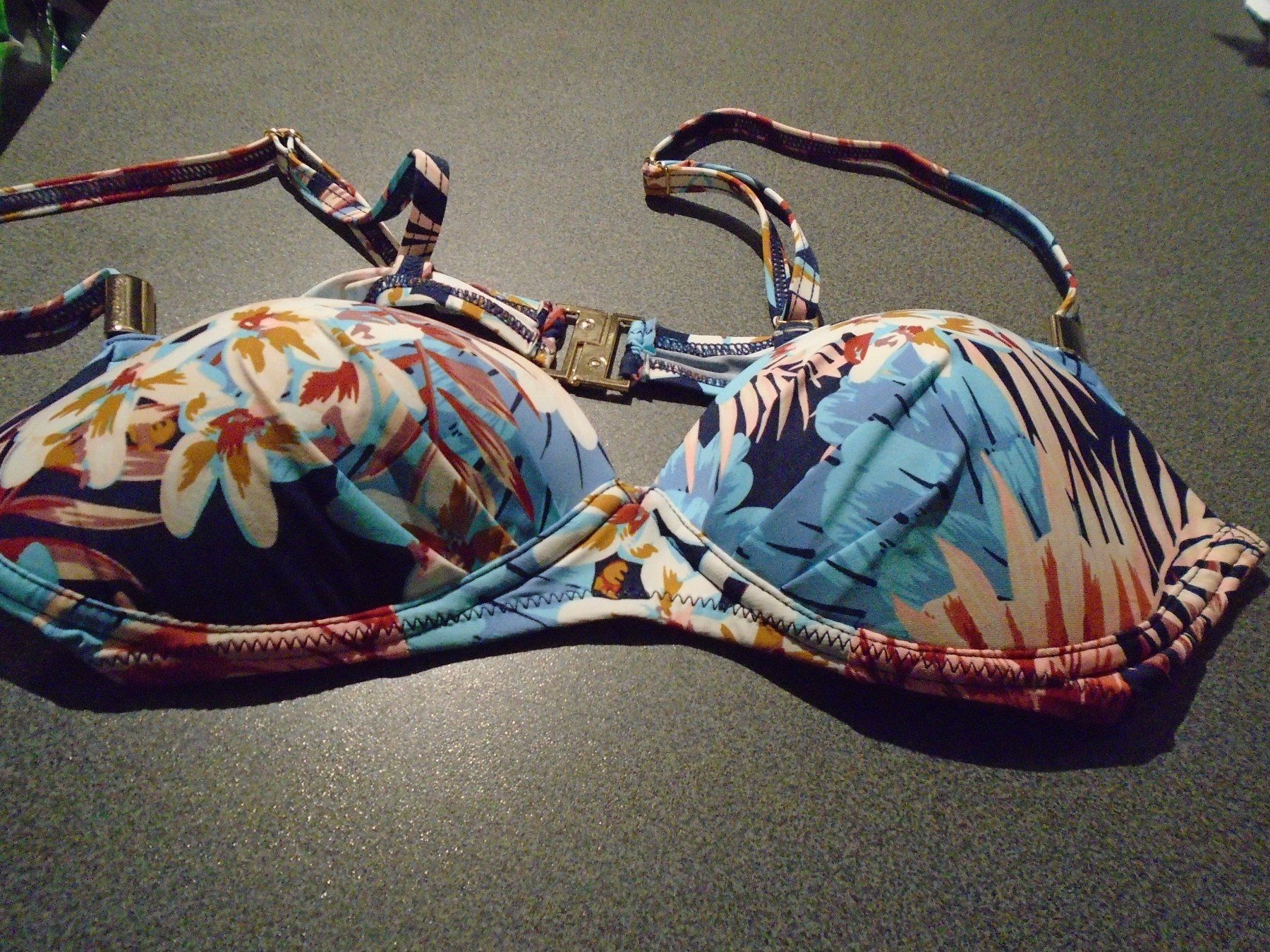 Maillots de bain & Bikinis: Bikinioberteil ca. Grösse S, farbig – D'occasion à Zürich par abraxas1291