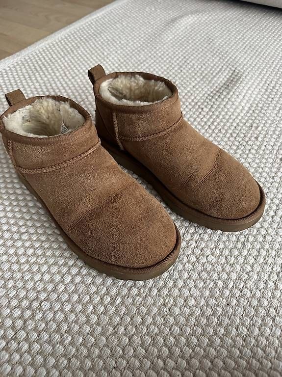 Scarpe da uomo: Ugg mini – Usato da Uster venduto da hanna99